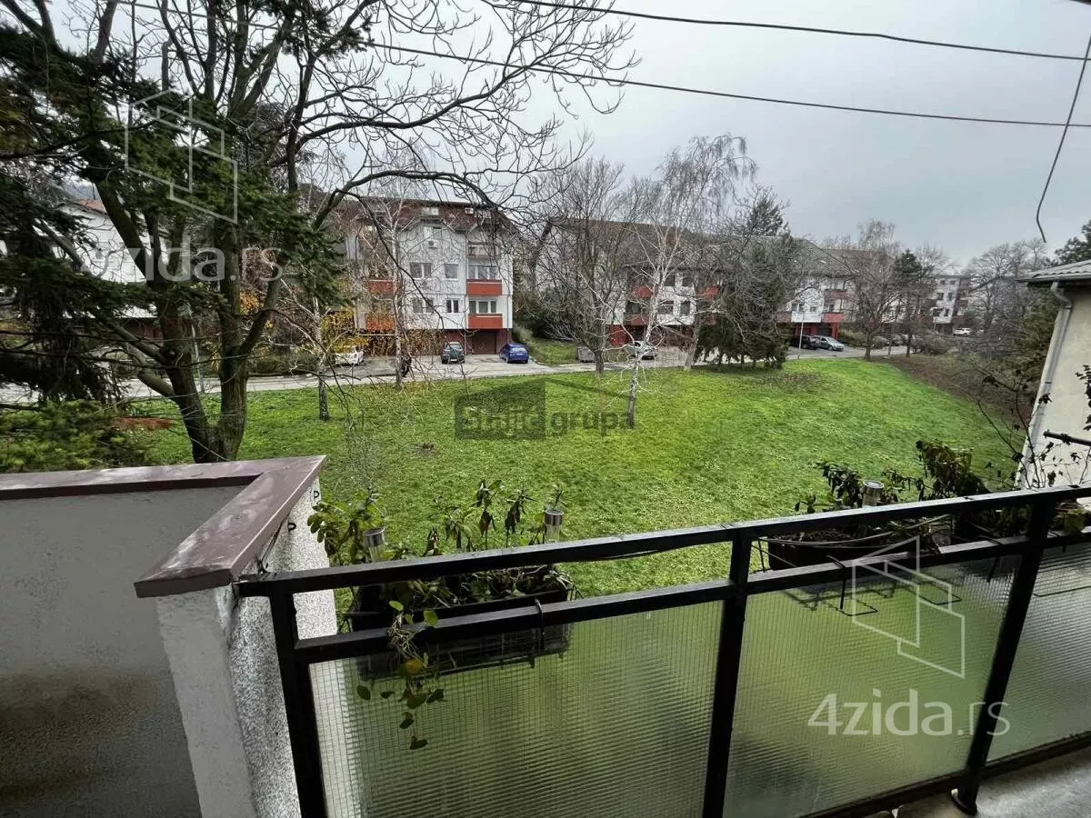 Šestosoban stan | 4zida