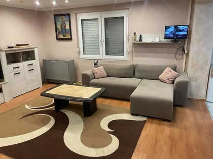 Mali Bajmok | 4zida.rs