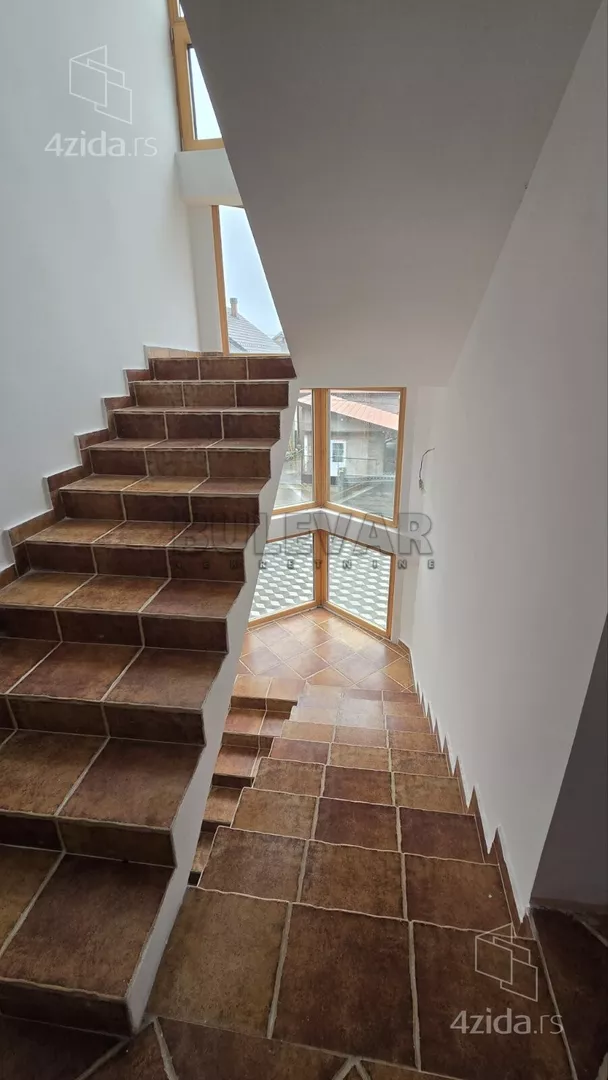 Lokal | 4zida