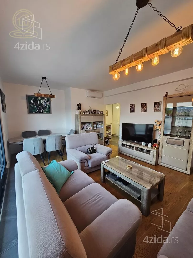 Šestosoban stan | 4zida