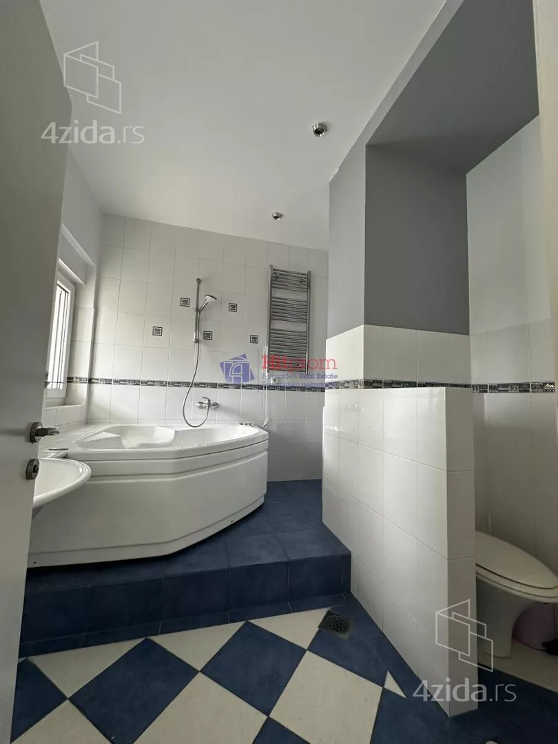 Četvoroiposoban stan | 4zida