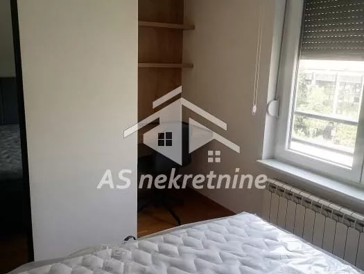 Četvoroiposoban stan | 4zida