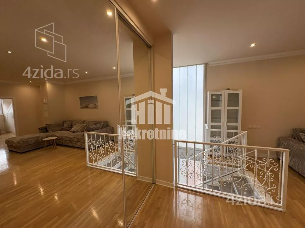 Šestoiposoban stan | 4zida