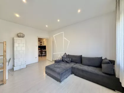 Crnogorska | 4zida.rs