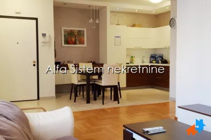 Vukov Spomenik | 4zida.rs