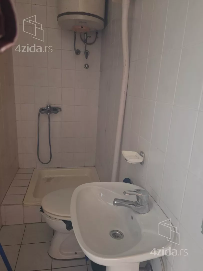 Šestosoban stan | 4zida