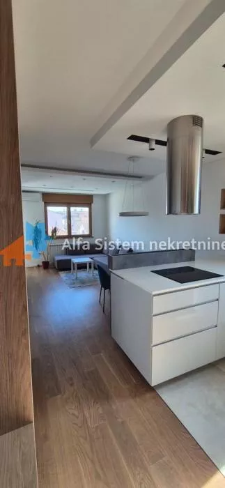 Autokomanda | 4zida.rs