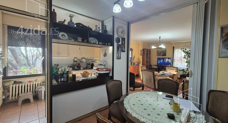 Četvoroiposoban stan | 4zida