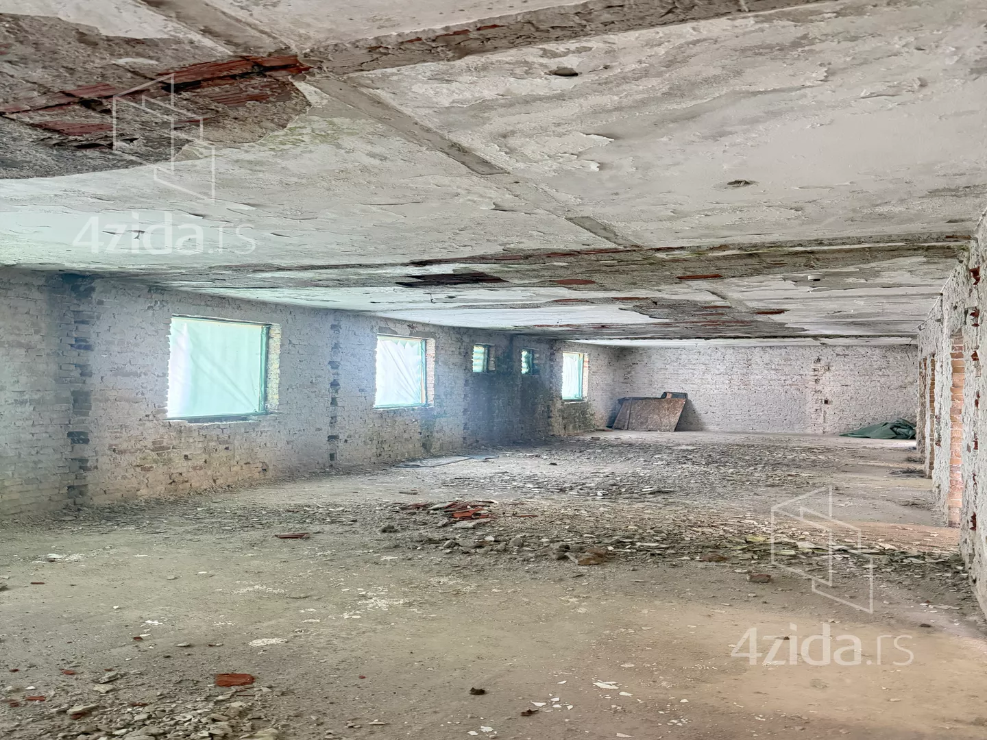 Poslovna zgrada | 4zida