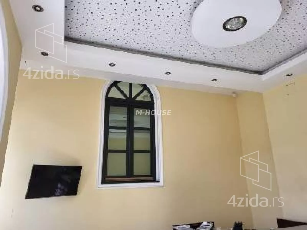 Poslovna zgrada | 4zida