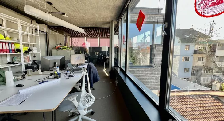 Poslovna zgrada | 4zida