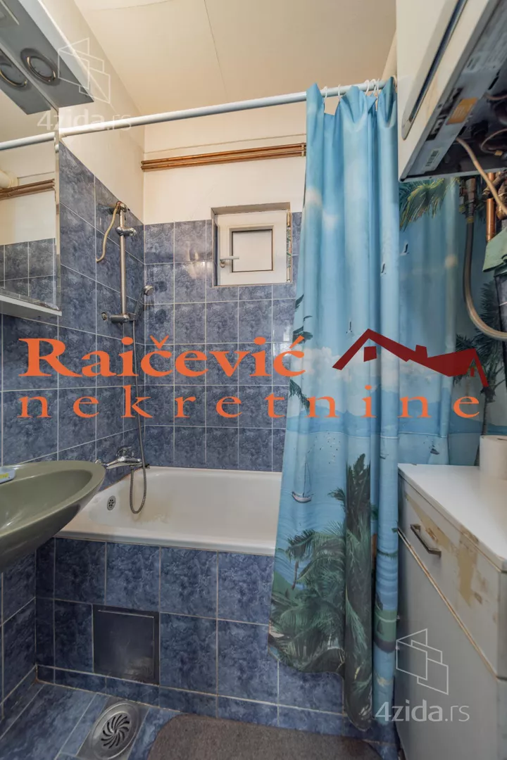 Četvoroiposoban stan | 4zida