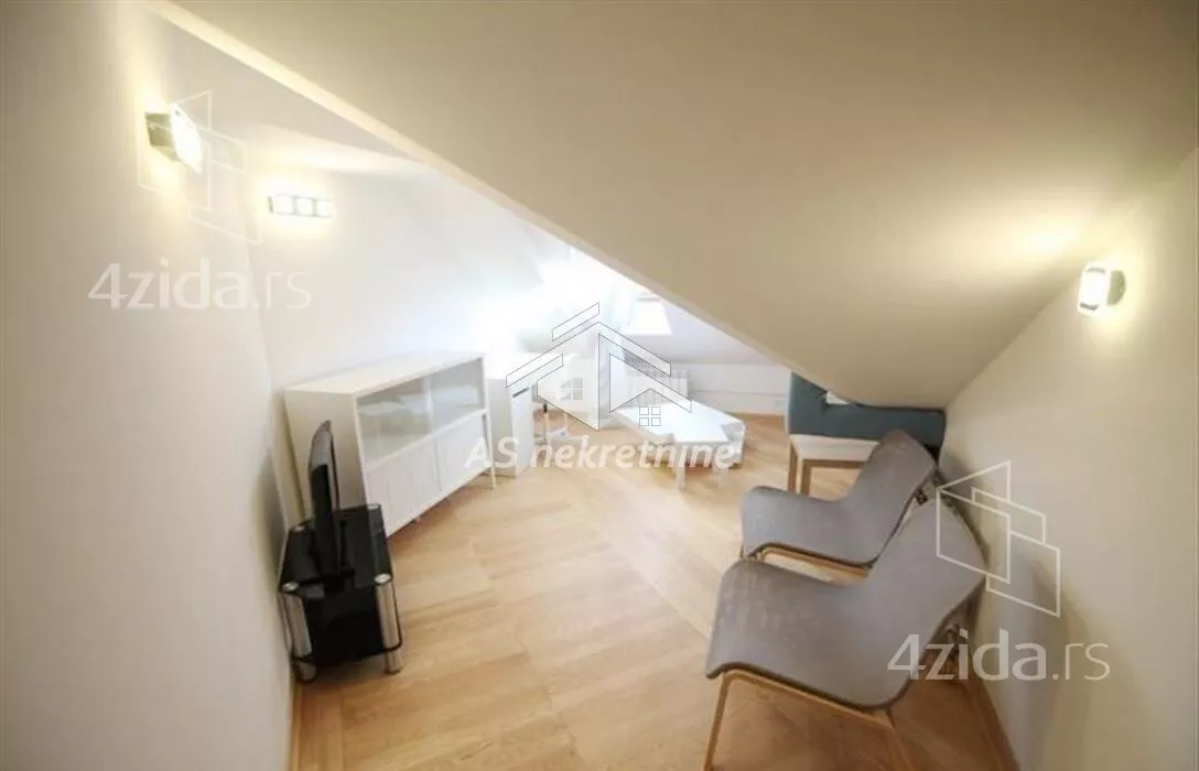 Četvoroiposoban stan | 4zida