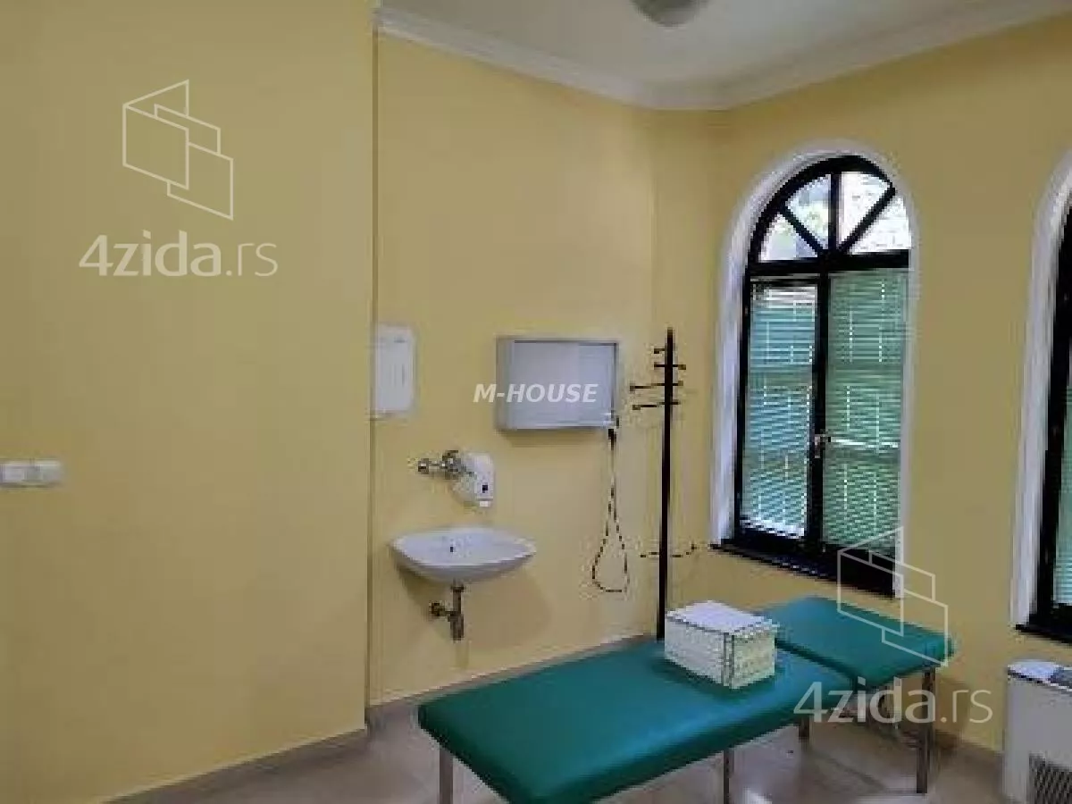 Poslovna zgrada | 4zida