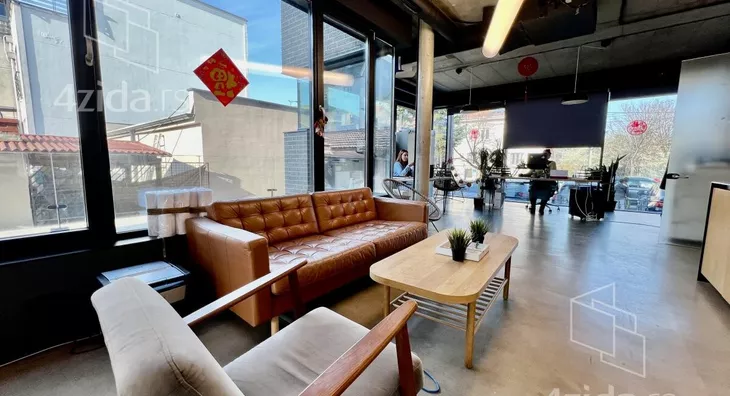 Poslovna zgrada | 4zida