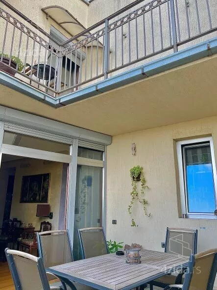 Šestosoban stan | 4zida