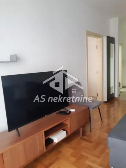 Vukov Spomenik | 4zida.rs