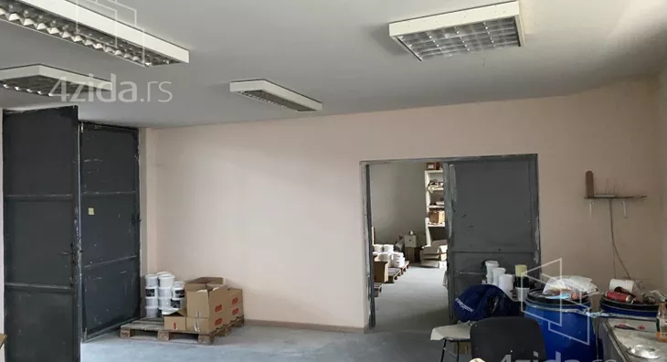 Poslovna zgrada | 4zida