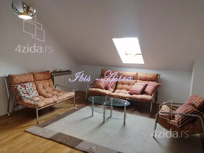 Četvoroiposoban stan | 4zida