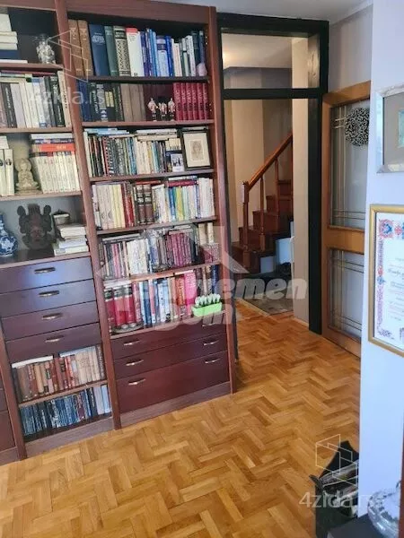 Šestoiposoban stan | 4zida