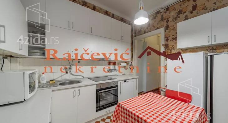 Četvoroiposoban stan | 4zida