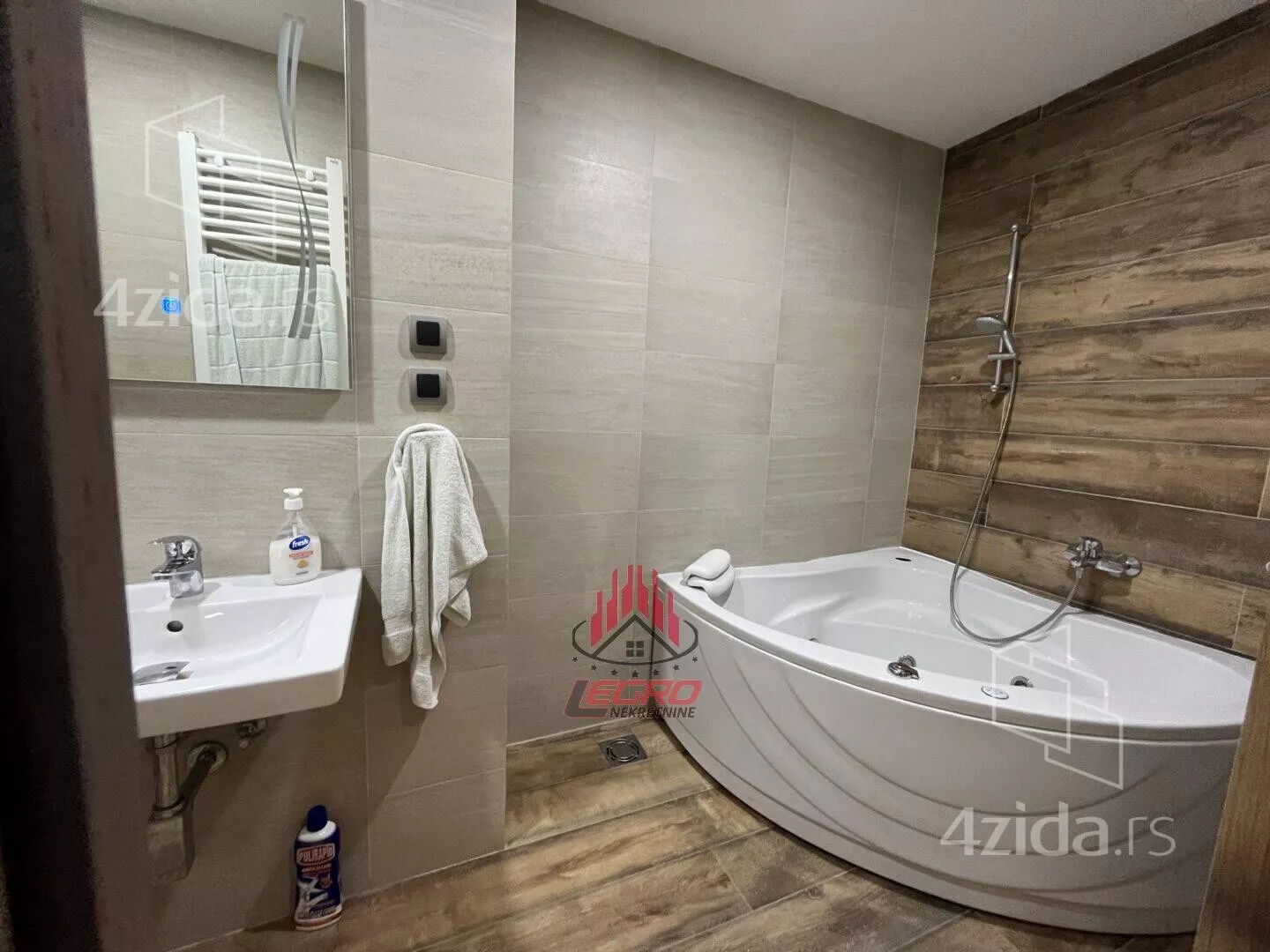 Petoiposoban stan | 4zida