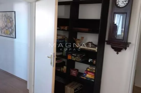 Šestoiposoban stan | 4zida