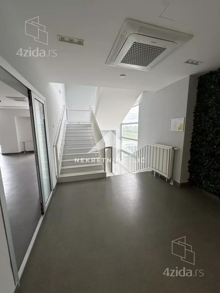 Poslovna zgrada | 4zida