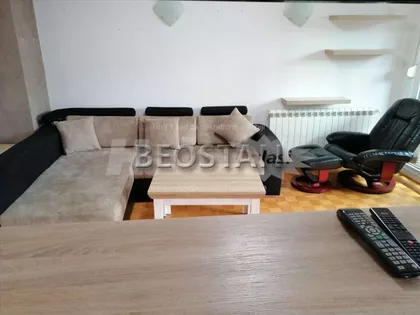 Prvomajska | 4zida.rs