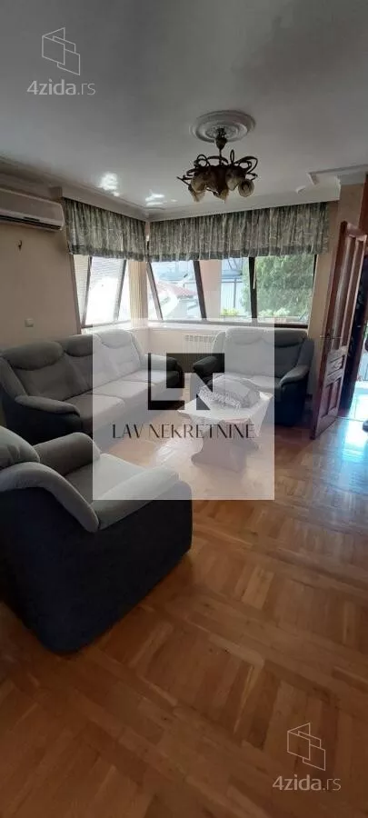 Šestosoban stan | 4zida