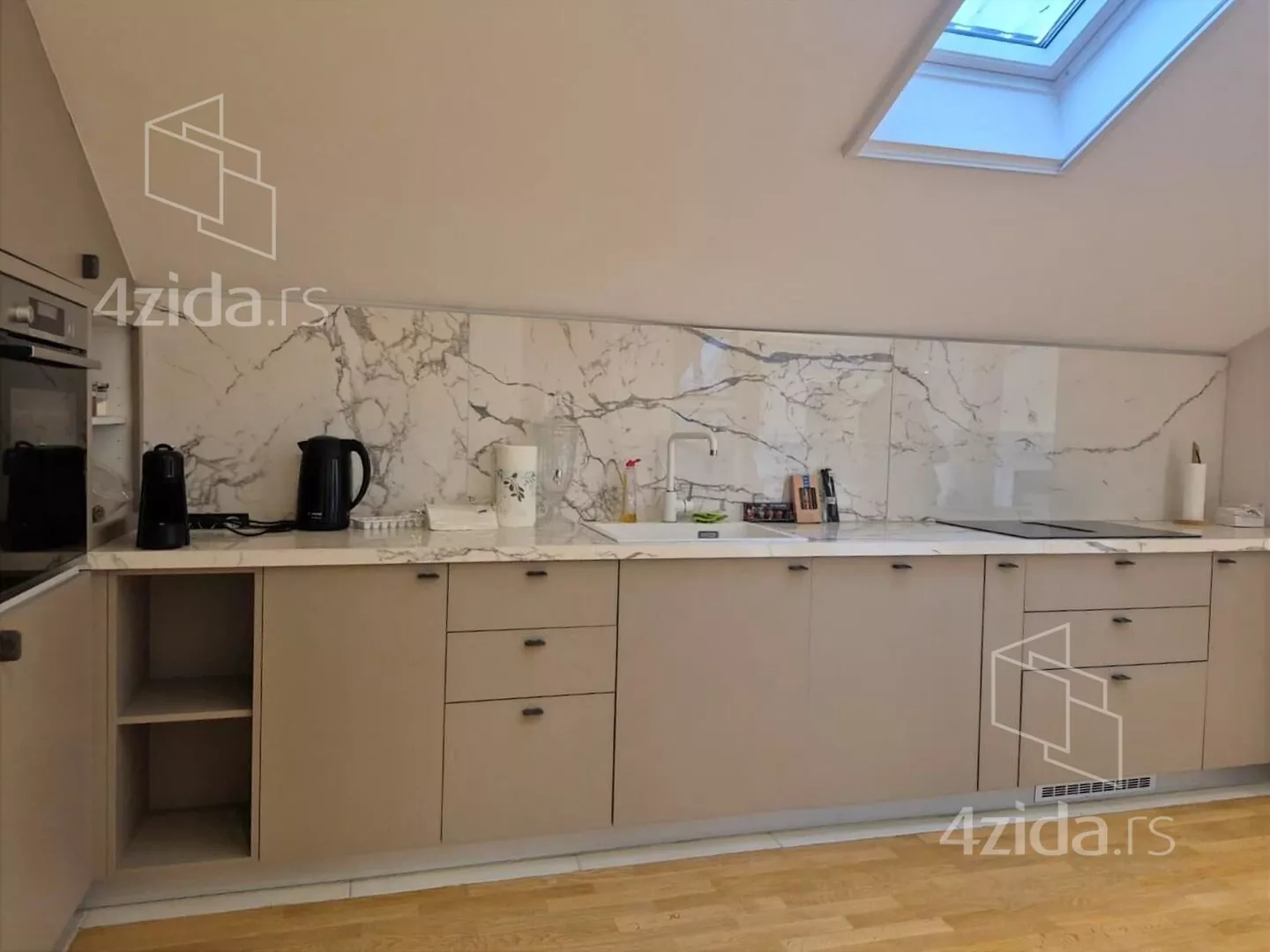 Četvoroiposoban stan | 4zida