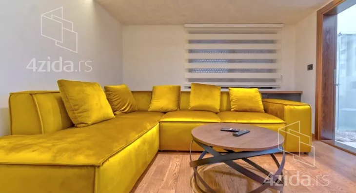 Šestosoban stan | 4zida