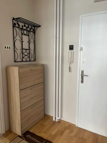 Kneza Lazara 4/2 | 4zida.rs