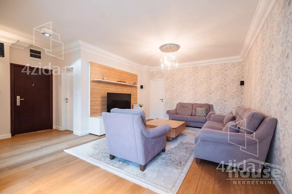 Šestosoban stan | 4zida