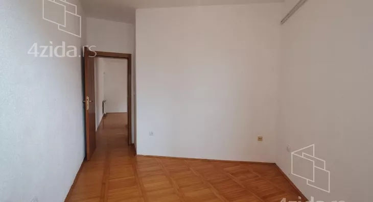 Četvoroiposoban stan | 4zida