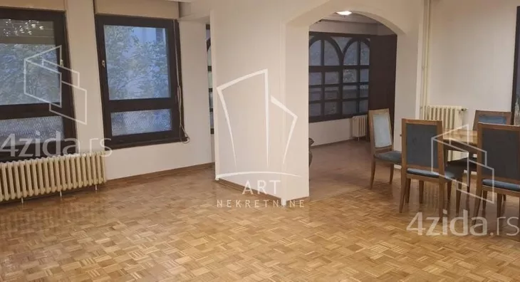 Četvoroiposoban stan | 4zida