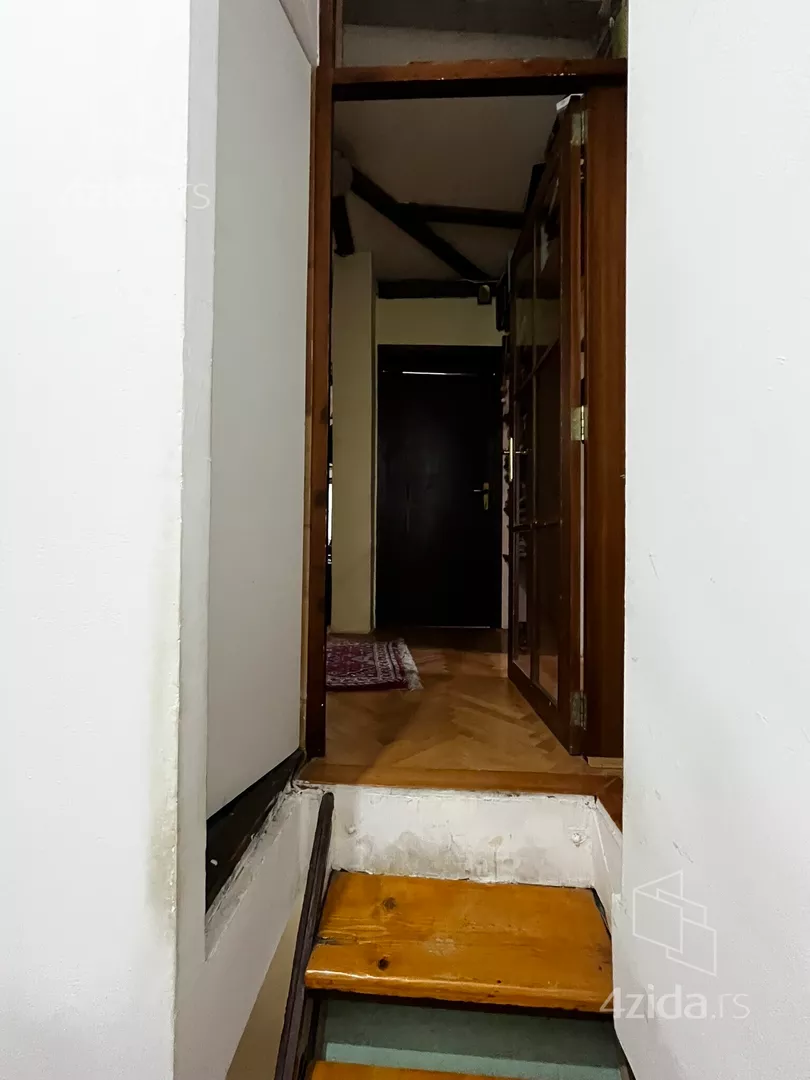 Šestosoban stan | 4zida