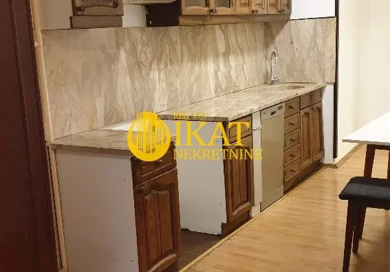 Četvoroiposoban stan | 4zida