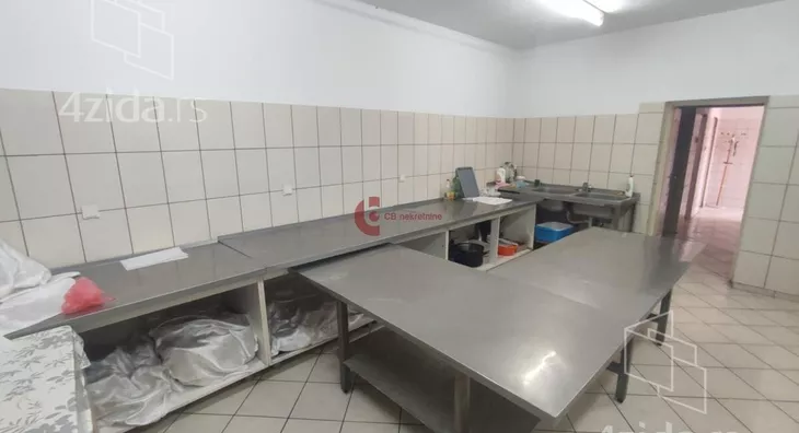 Poslovna zgrada | 4zida