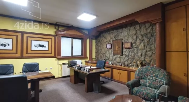 Poslovna zgrada | 4zida