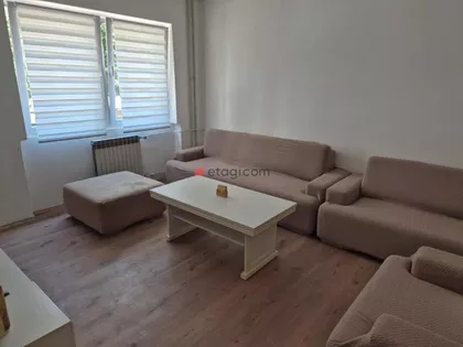 Crveni Pevac | 4zida.rs