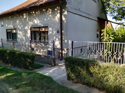 Trg Mađar Lasla 8 | 4zida.rs