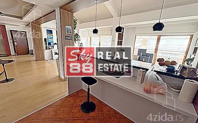 Šestoiposoban stan | 4zida