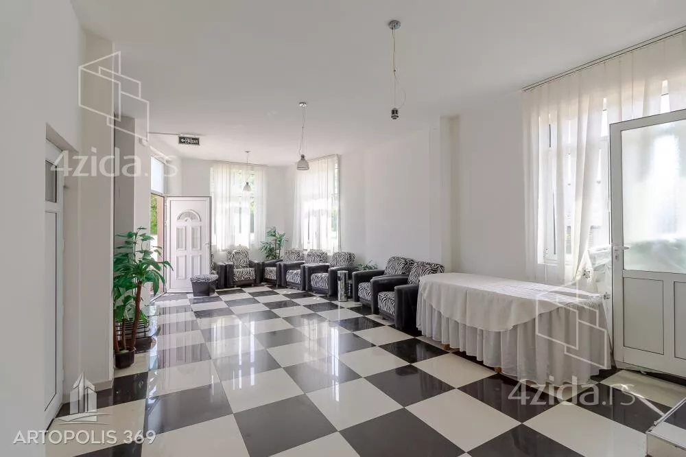 Poslovna zgrada | 4zida