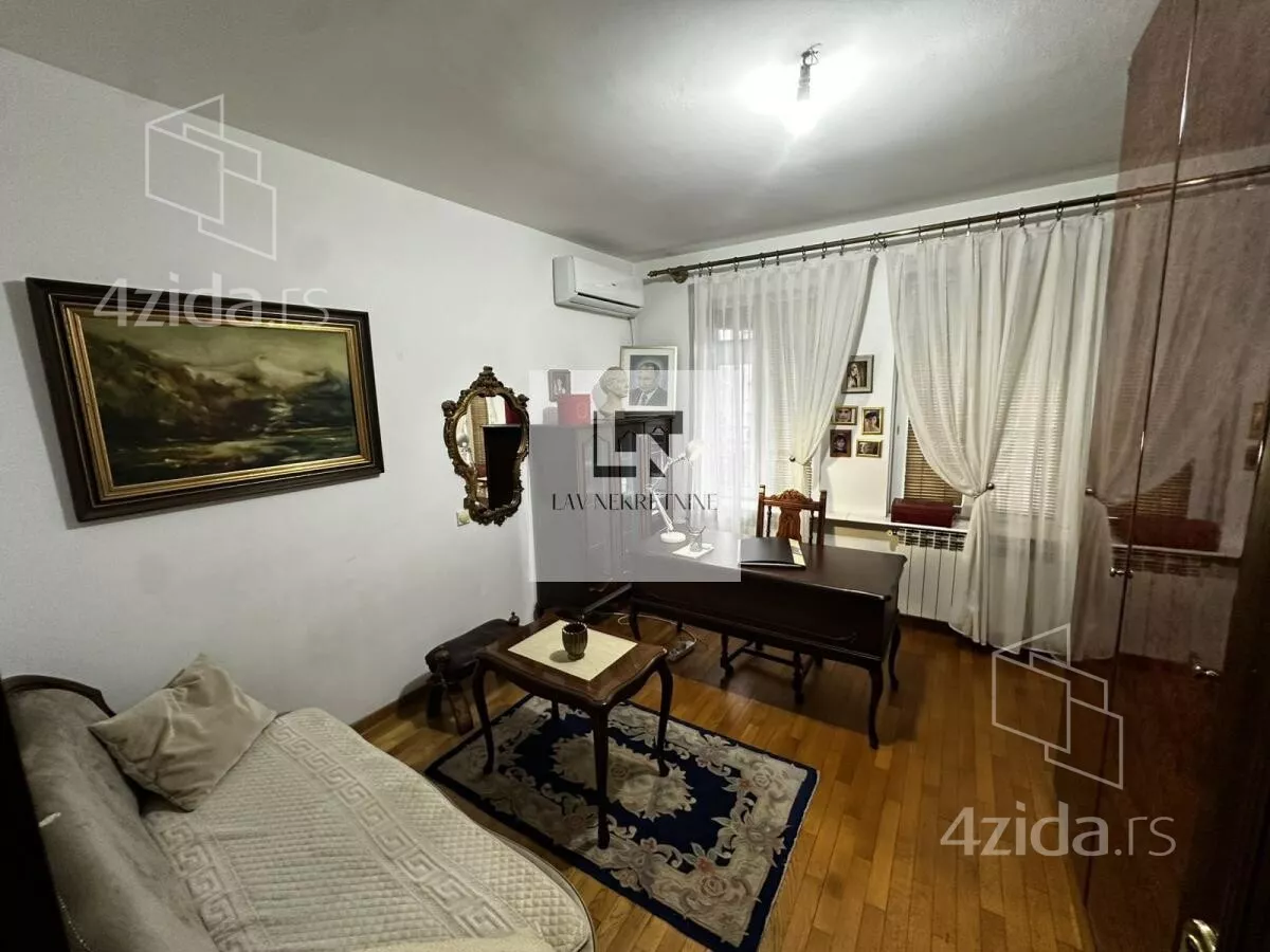 Petosoban stan | 4zida