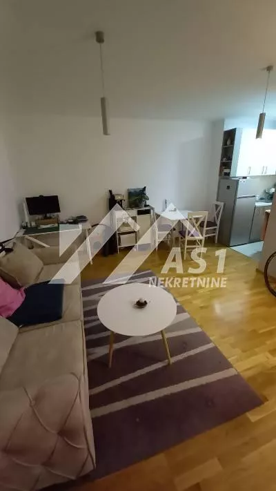 Heroja Pinkija | 4zida.rs