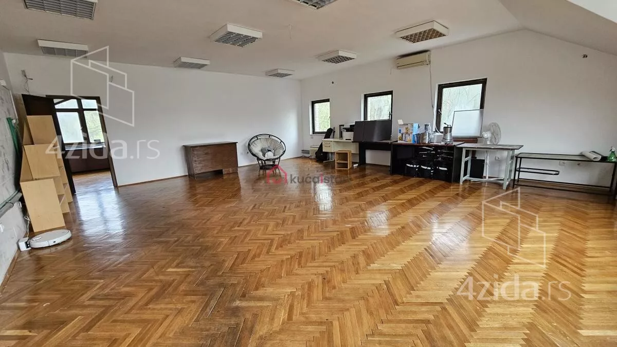 Poslovna zgrada | 4zida