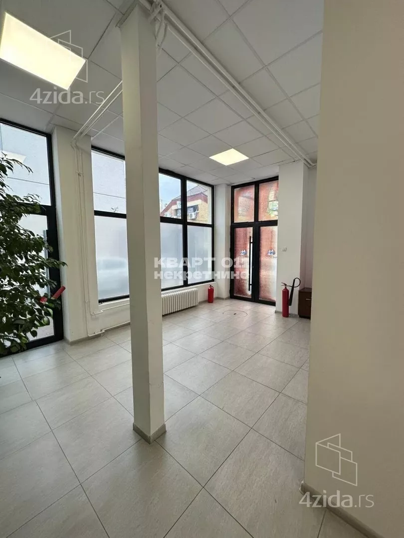 Poslovna zgrada | 4zida