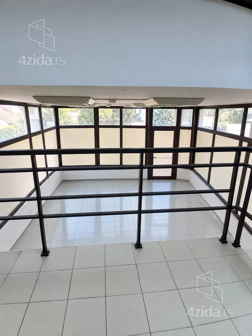 Lokal | 4zida