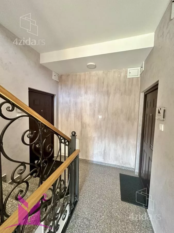 Šestosoban stan | 4zida